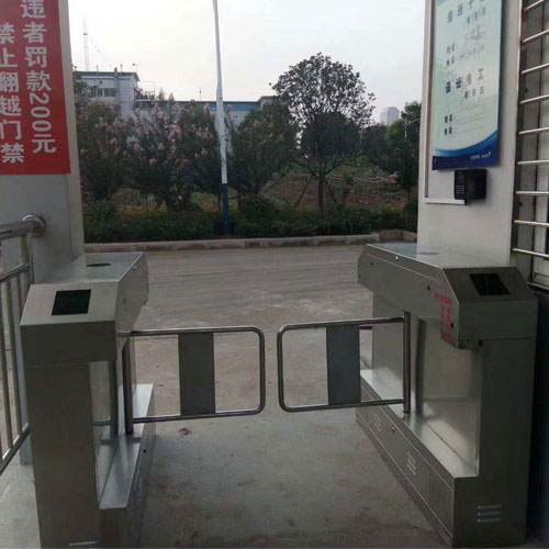 荊門(mén)道閘廠(chǎng)家揭秘：電動(dòng)道閘和液壓道閘